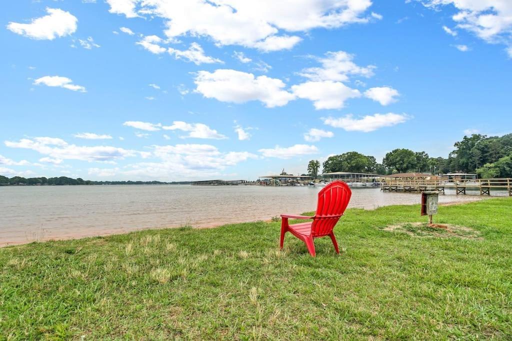 Cozy Lake Home - Jacuzzi King Bed Marina Access Муурсвил Екстериор снимка