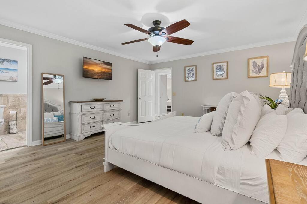 Cozy Lake Home - Jacuzzi King Bed Marina Access Муурсвил Екстериор снимка