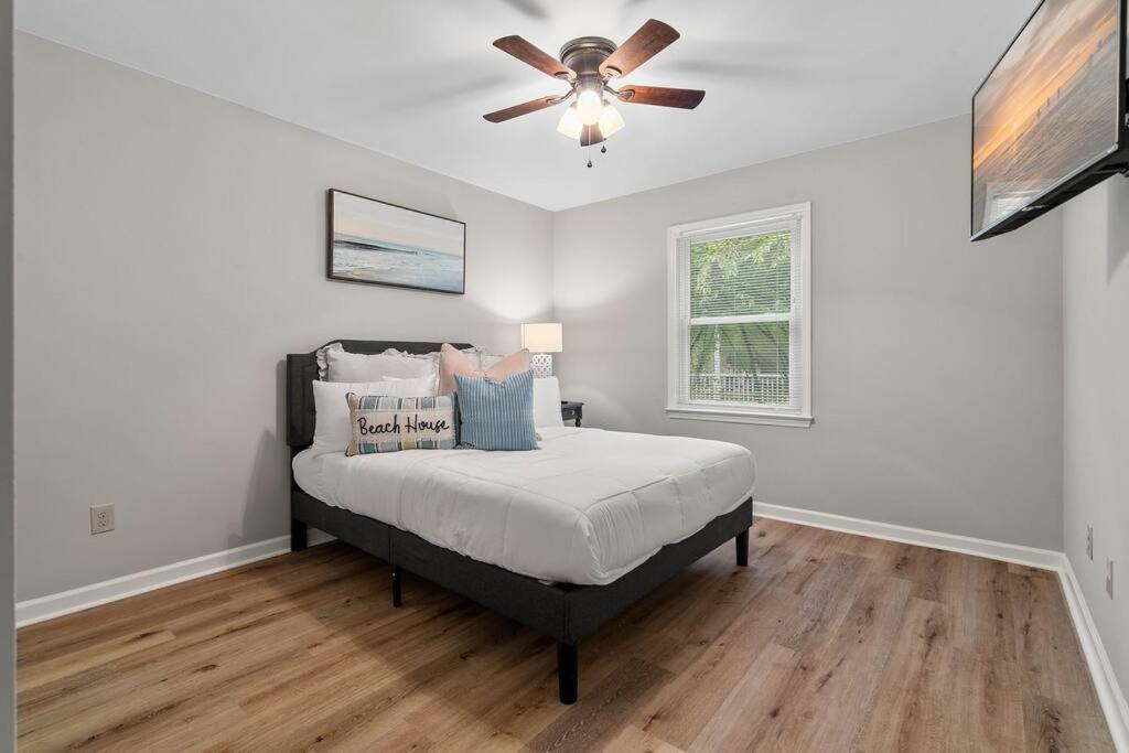 Cozy Lake Home - Jacuzzi King Bed Marina Access Муурсвил Екстериор снимка