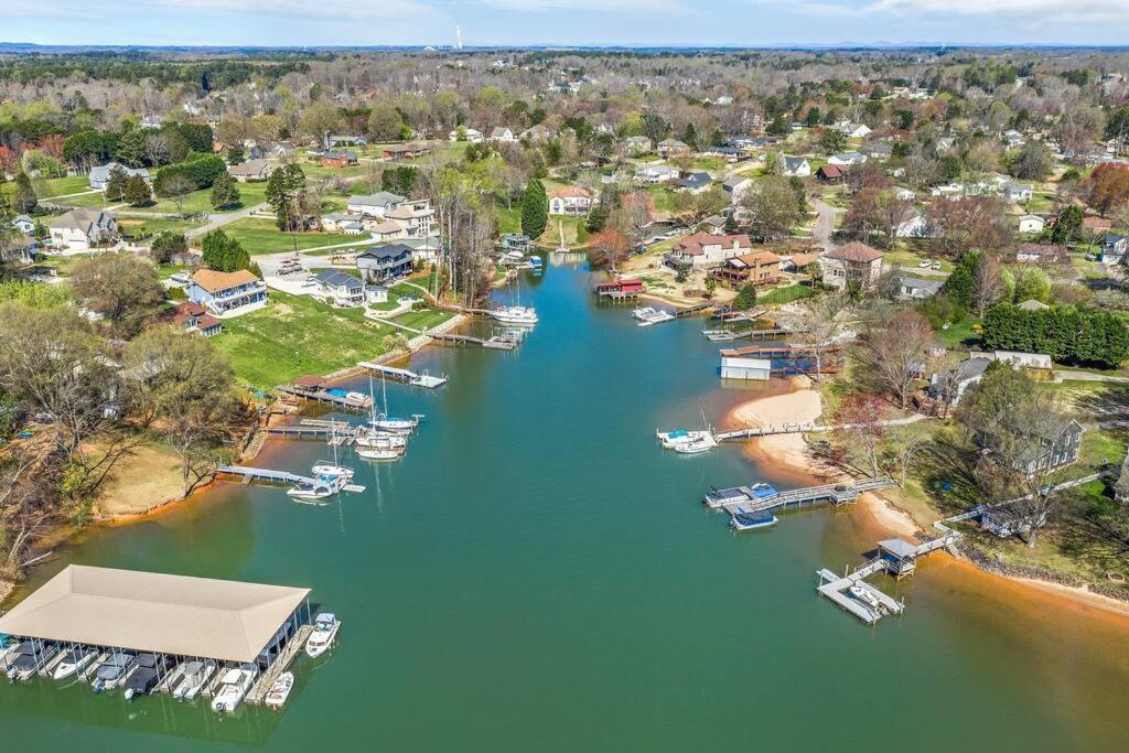 Cozy Lake Home - Jacuzzi King Bed Marina Access Муурсвил Екстериор снимка